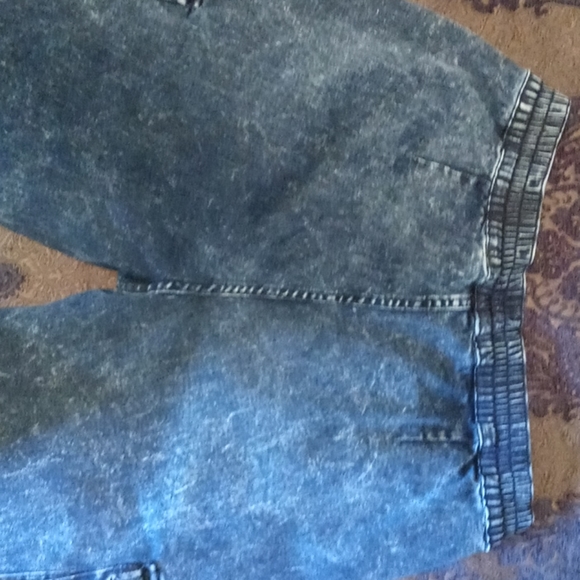 Jeans - Picture 2 of 3